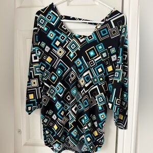 NWOT - Versona Geometric print loose fit 3/4 sleeve top - L